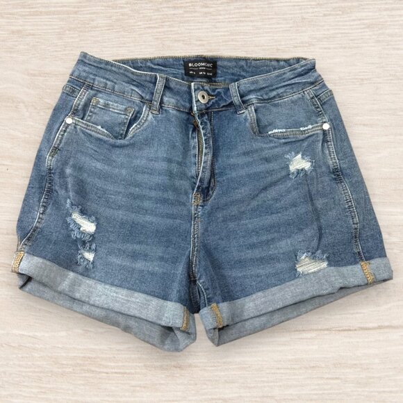 BLOOMCHIC Distressed Light Wash Stretch Denim Jeans Shorts Women's Size 12 - Picture 1 of 4
